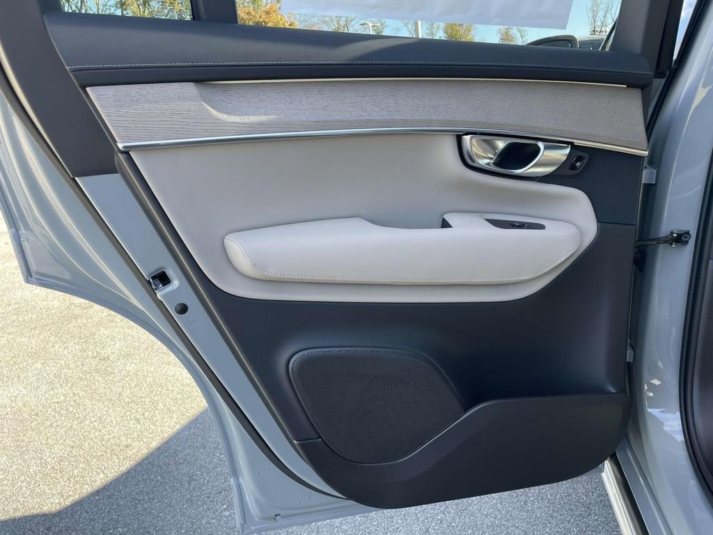 New 2026 Volvo XC90 B6 Plus w/ Protection Package Premier image 2