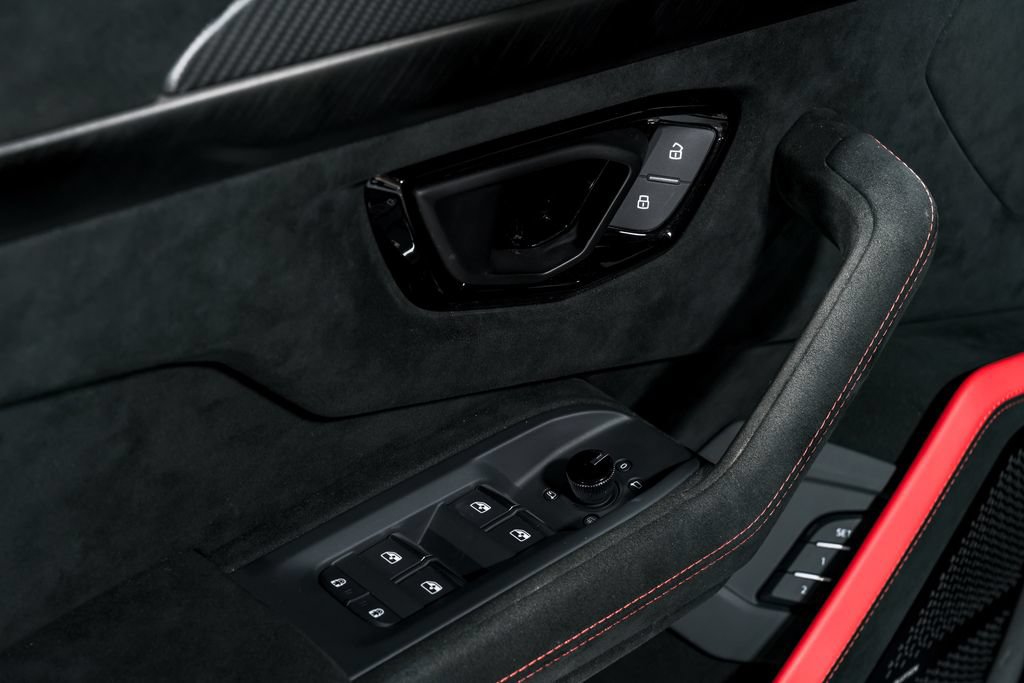 Used 2024 Lamborghini Urus Performante AWD/4WD image 10