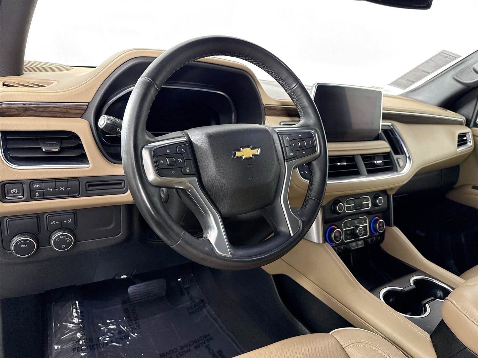 Used 2024 Chevrolet Suburban Premier RWD image 4