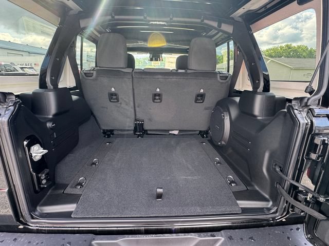 New 2026 Jeep Wrangler Unlimited Sahara AWD/4WD image 32