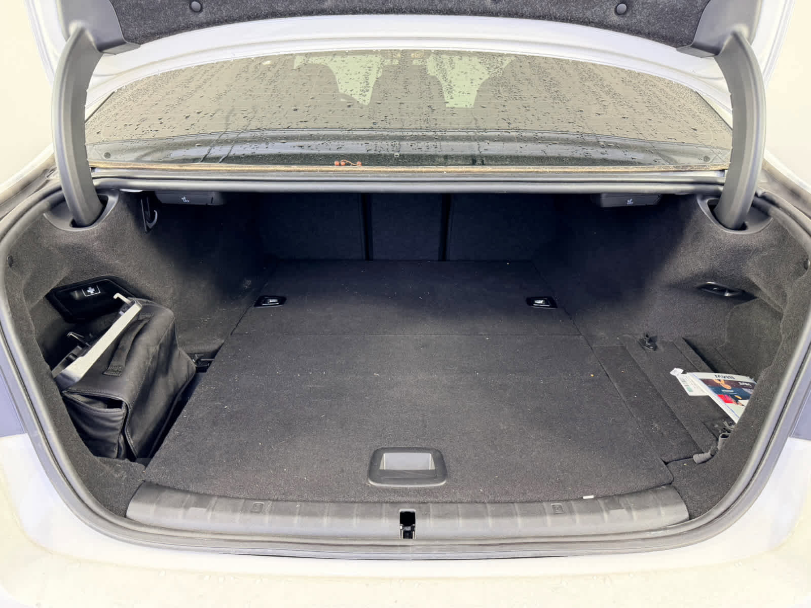 Used 2023 BMW 530e w/ Convenience Package image 18