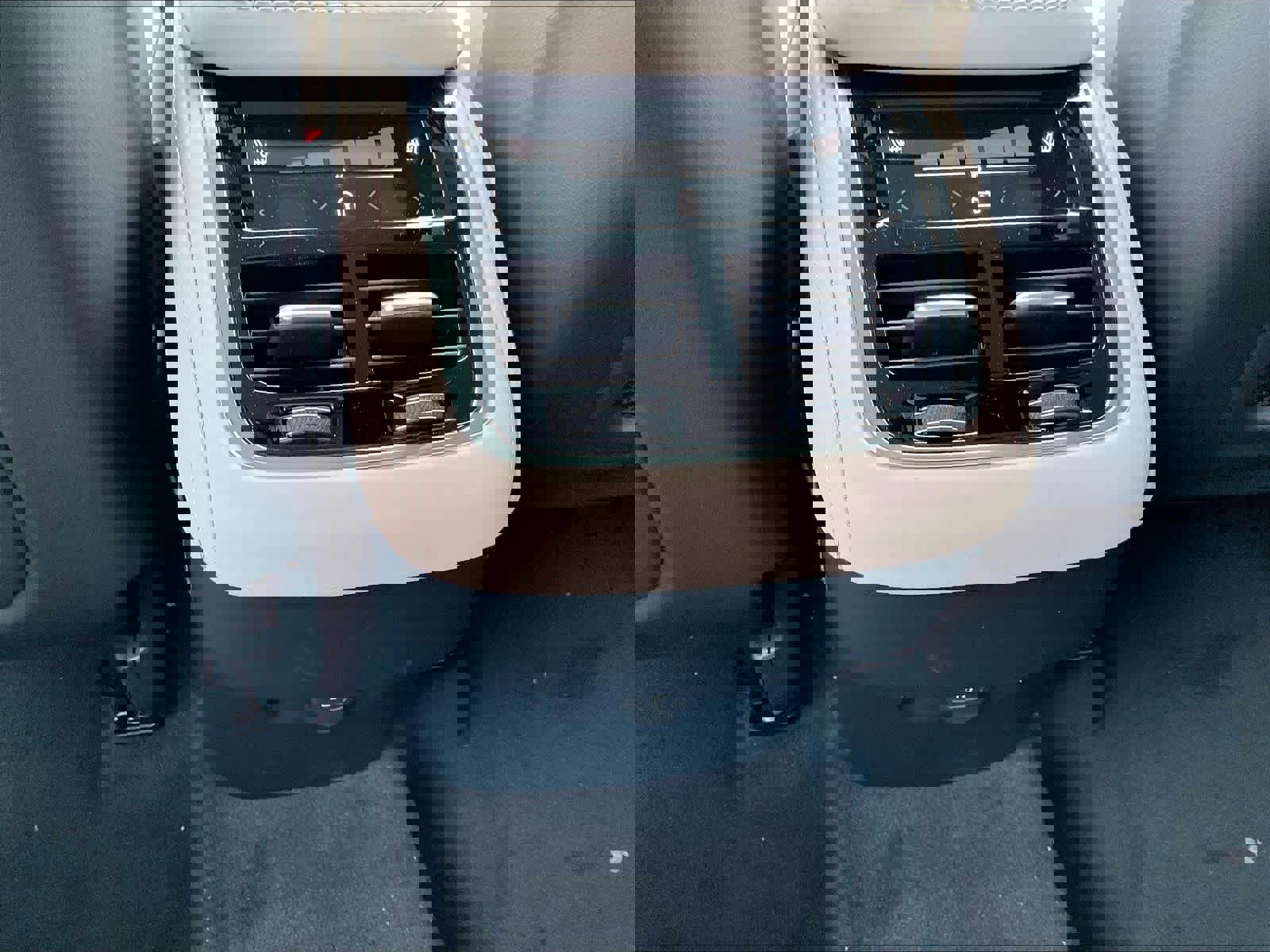 New 2026 Volvo XC90 B6 Plus w/ Protection Package Premier image 16