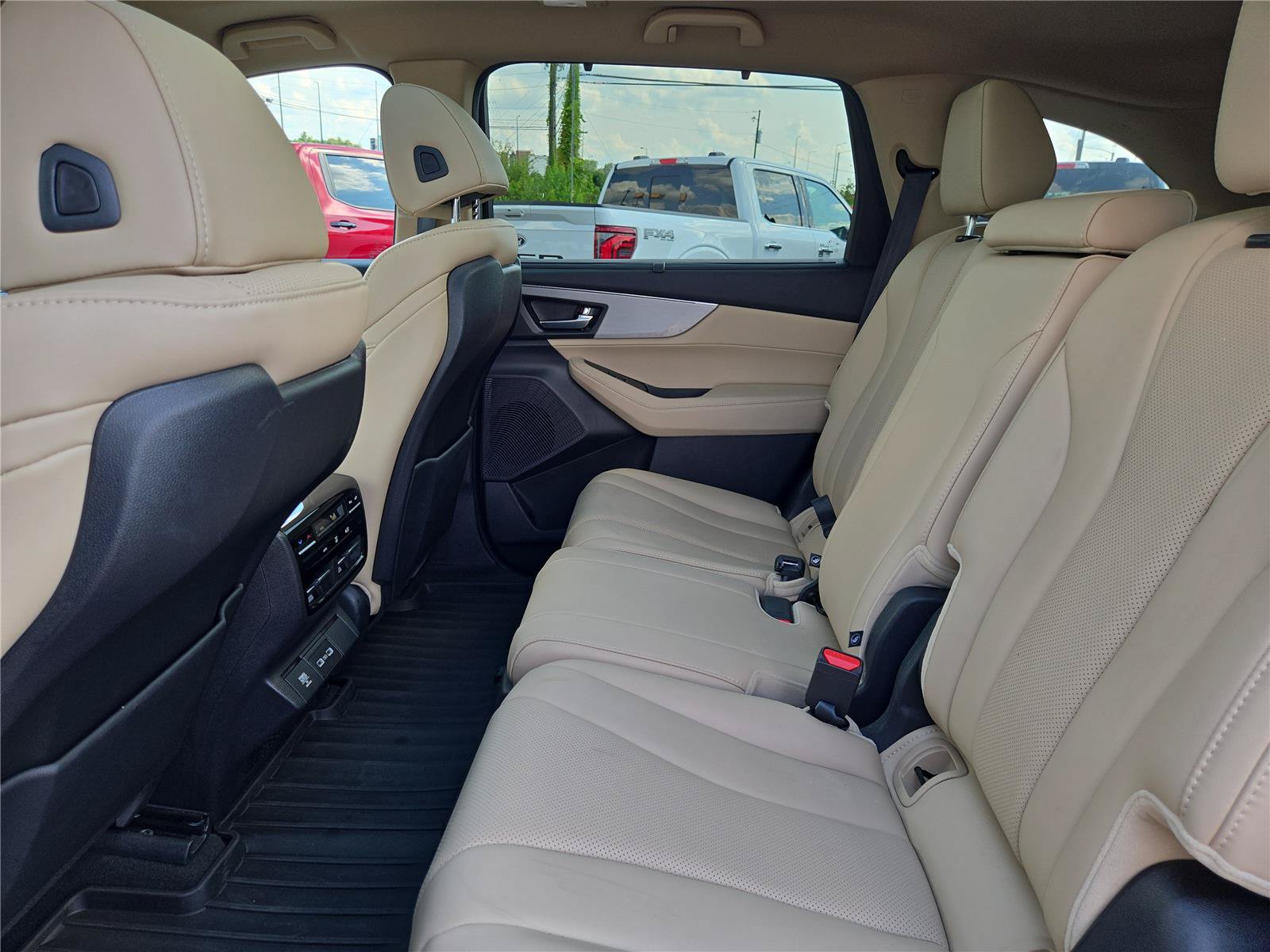 Used 2023 Acura MDX w/ Technology Package FWD image 15