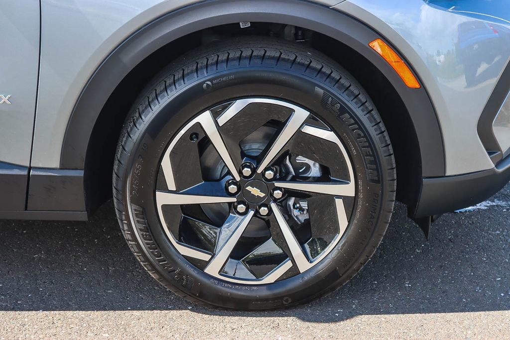 New 2026 Chevrolet Equinox EV LT image 9