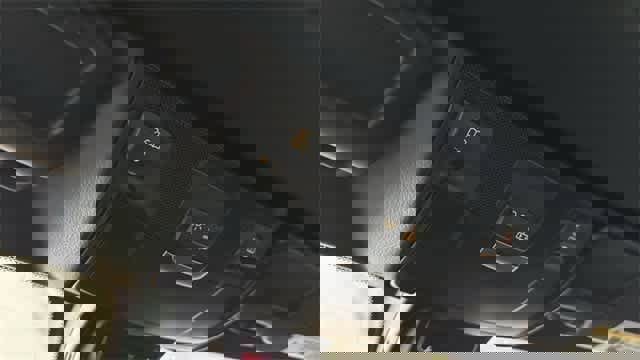 Used 2015 Mercedes-Benz SLK 250 image 21