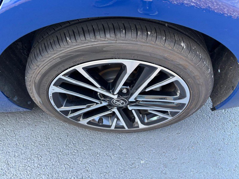 Used 2025 Toyota Camry XLE AWD/4WD image 7