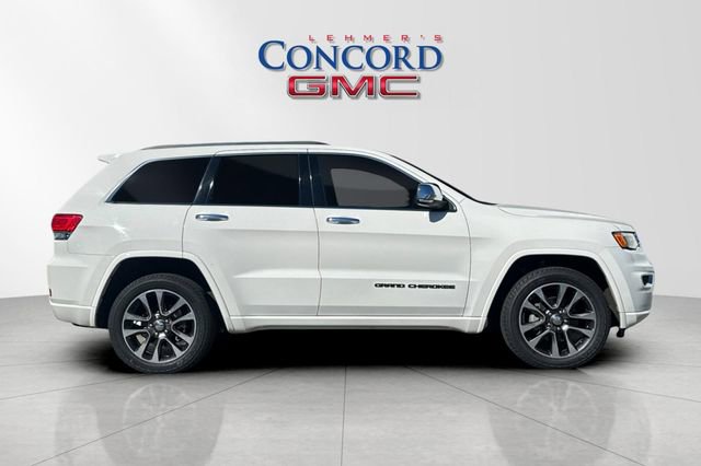 Used 2017 Jeep Grand Cherokee Overland image 3