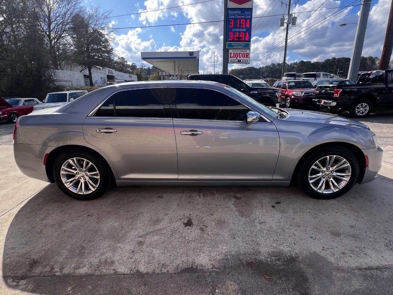 Used 2016 Chrysler 300 C image 7