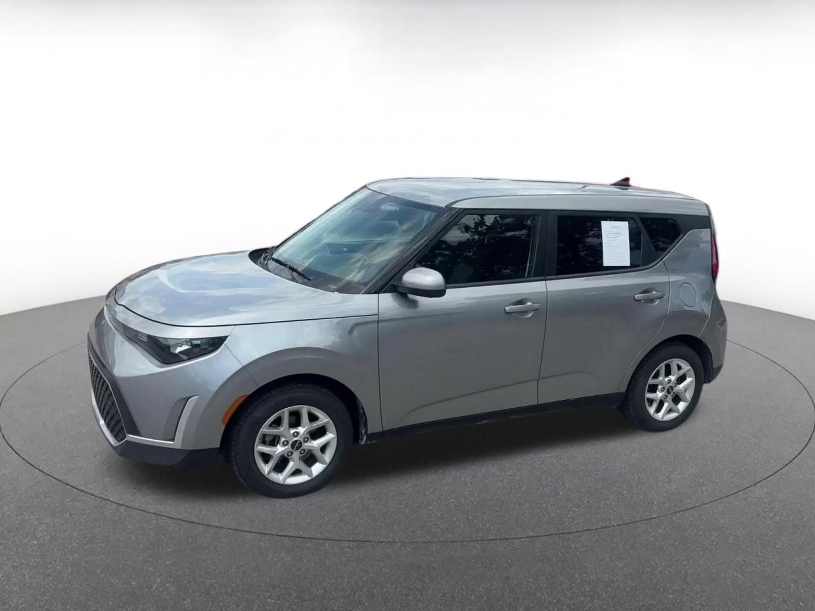 Used 2025 Kia Soul LX w/ LX Technology Package FWD image 7