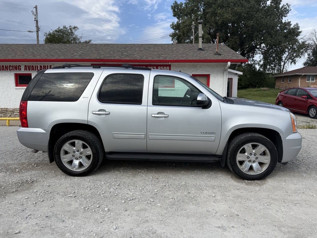 Used 2012 GMC Yukon SLT AWD/4WD image 2