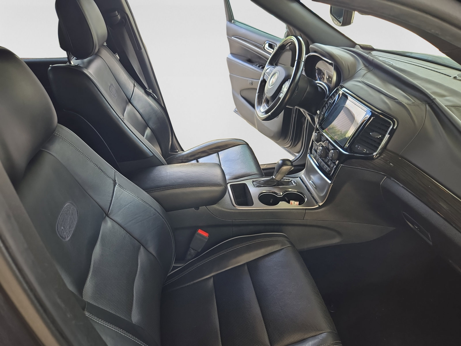 Used 2020 Jeep Grand Cherokee Overland RWD image 16