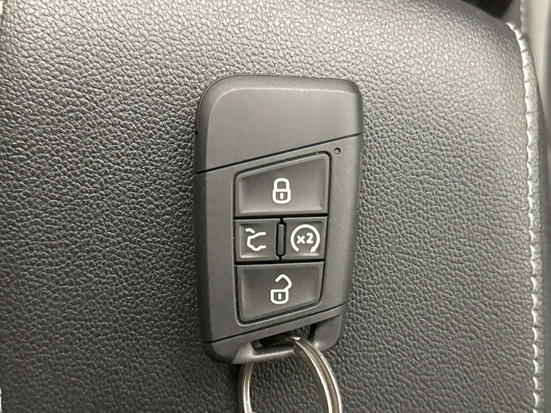 Used 2023 Volkswagen Taos SE w/ Panoramic Sunroof Package image 10