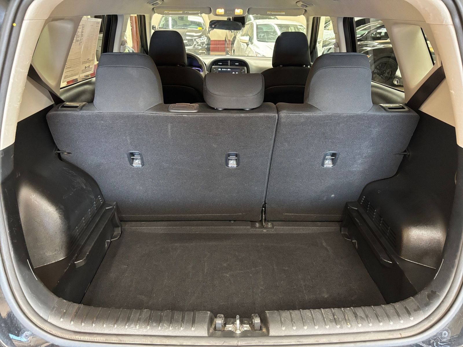 Used 2025 Kia Soul LX w/ LX Technology Package FWD image 28