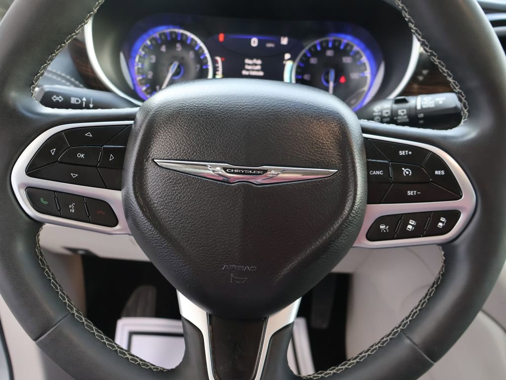 Used 2024 Chrysler Pacifica Limited image 28
