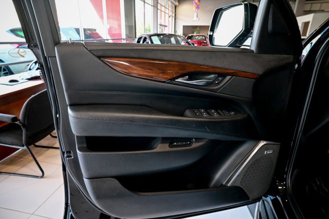 Used 2017 Cadillac Escalade Luxury AWD/4WD image 15