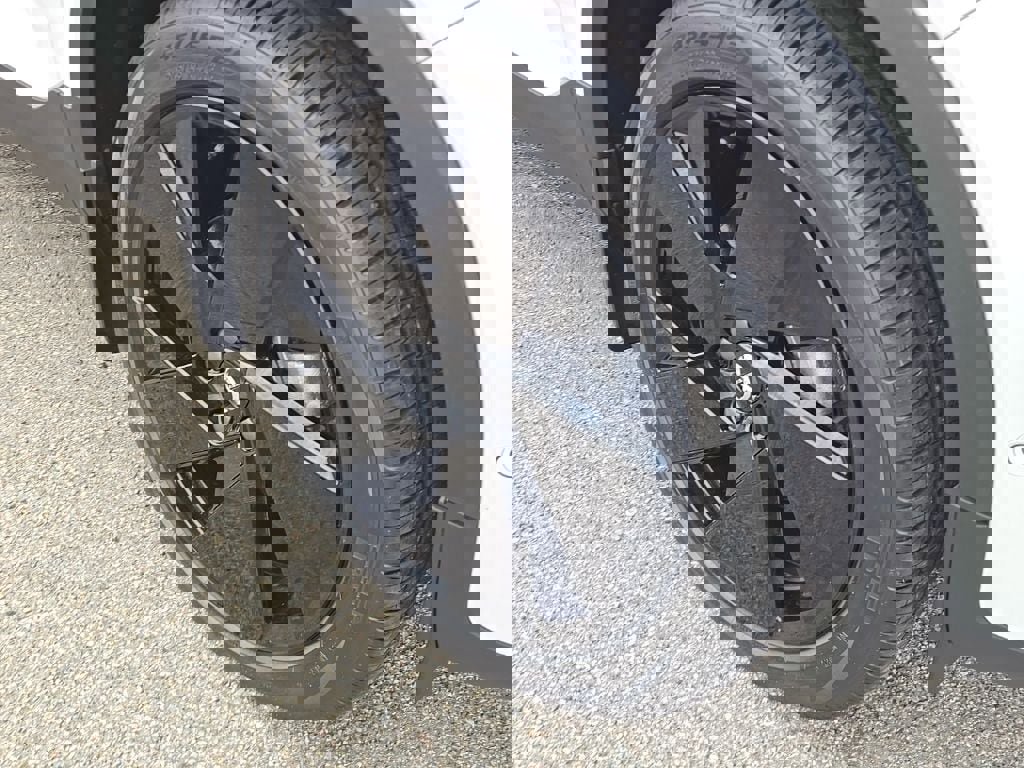 New 2026 Volvo XC40 B5 Ultra w/ Protection Package Premier image 4