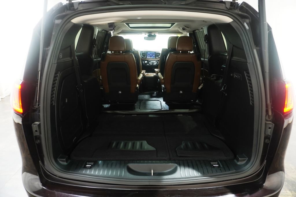 Used 2019 Chrysler Pacifica Limited w/ Tire & Wheel Group image 6