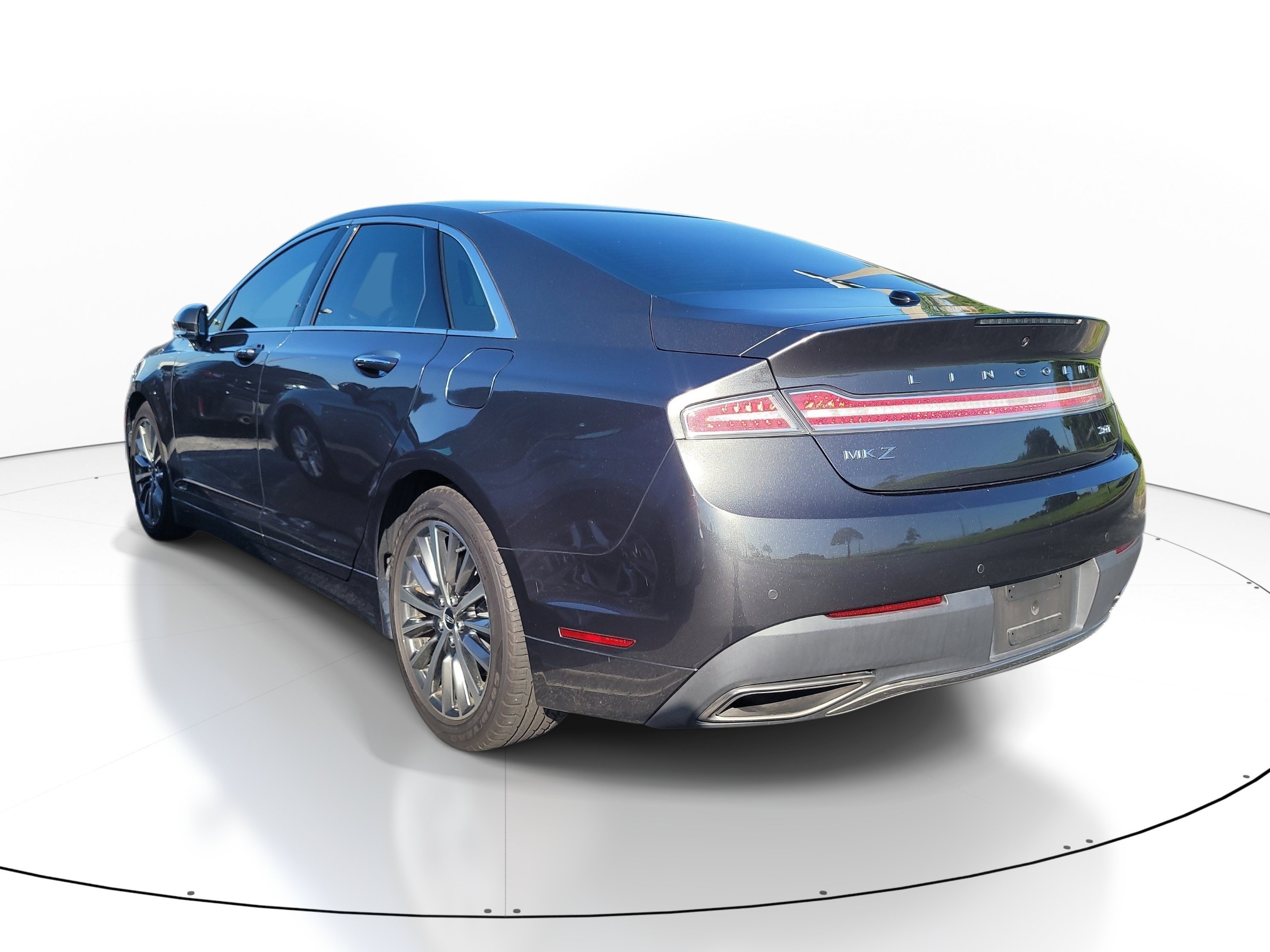 Used 2020 Lincoln MKZ w/ Convenience Package FWD image 5