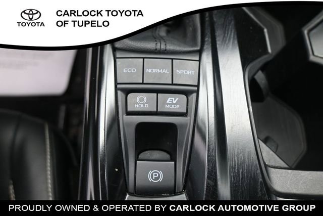 Used 2025 Toyota Camry SE w/ Convenience Package FWD image 16