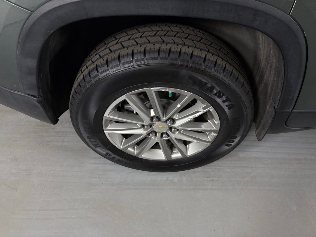Used 2023 Chevrolet Traverse LT FWD image 14
