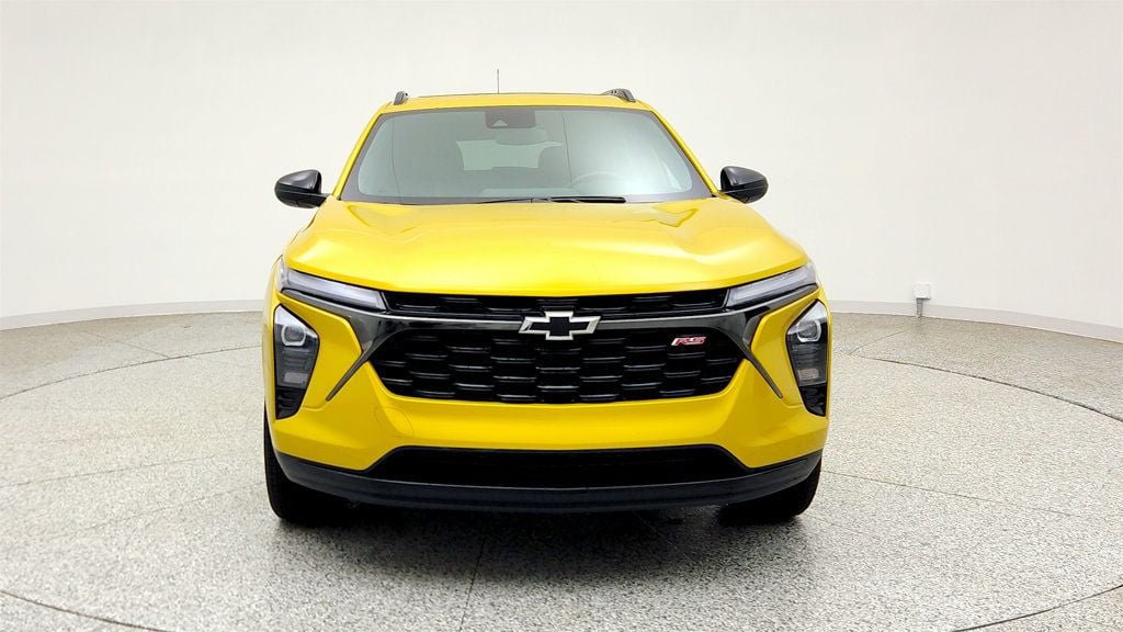 Used 2024 Chevrolet Trax RS w/ Driver Confidence Package FWD image 2
