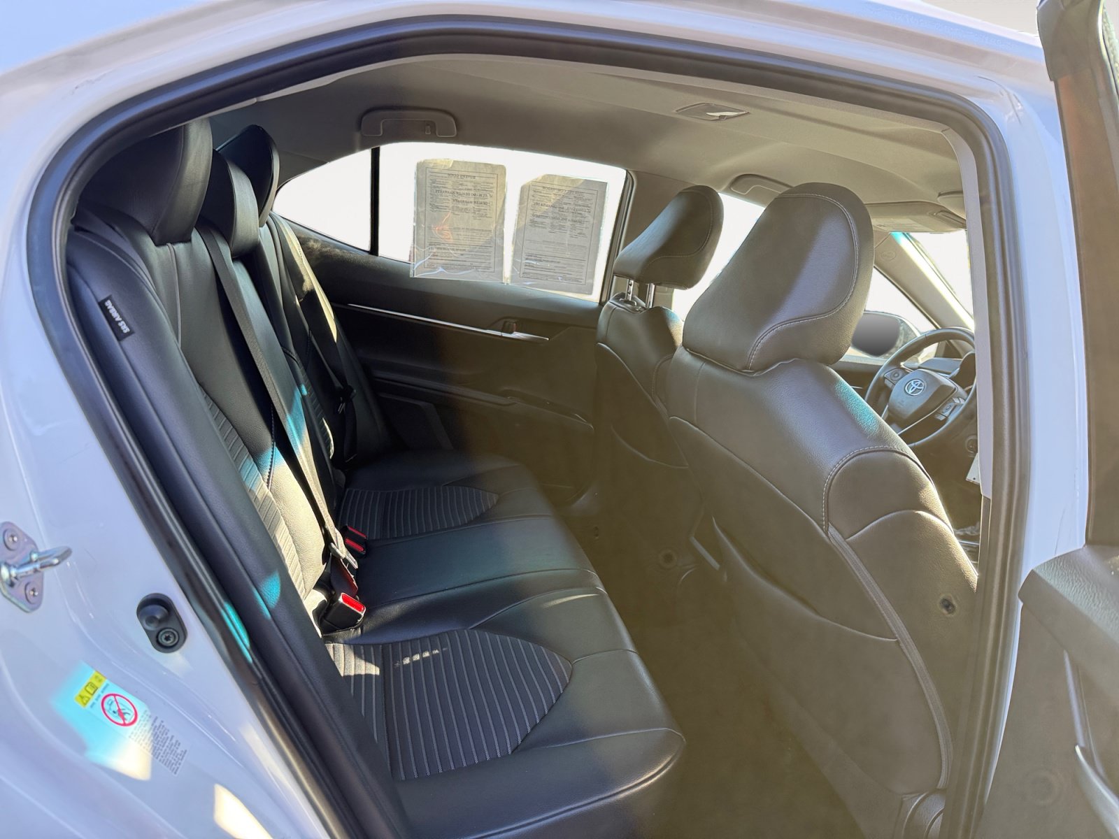 Used 2018 Toyota Camry SE FWD image 18