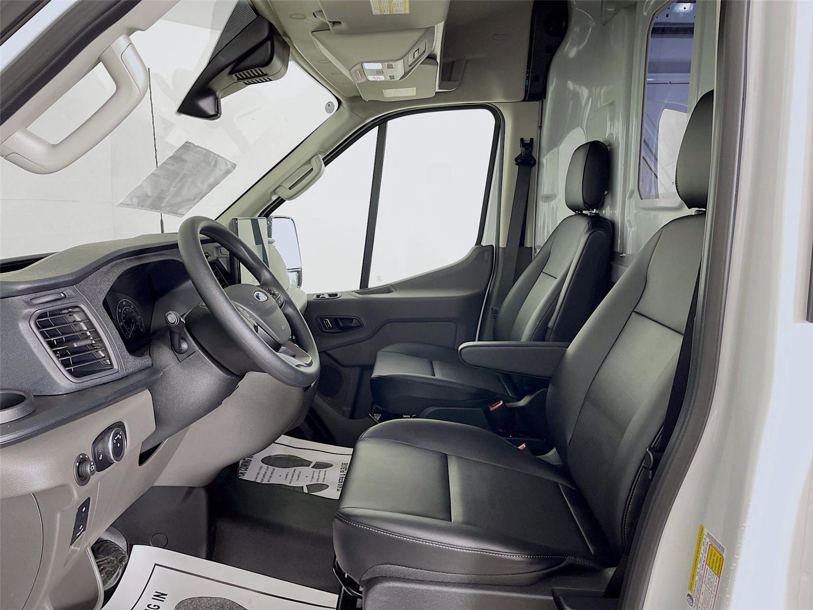 New 2025 Ford Transit 250 148 Medium Roof RWD image 9