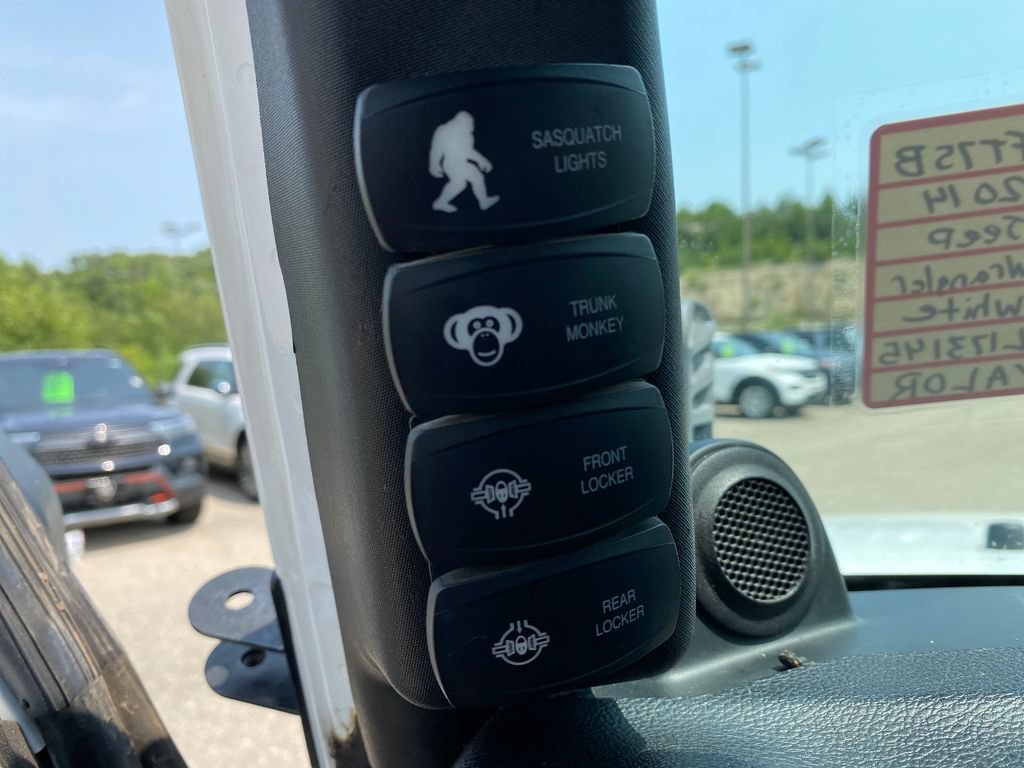 Used 2014 Jeep Wrangler Unlimited Rubicon w/ Connectivity Group AWD/4WD image 27