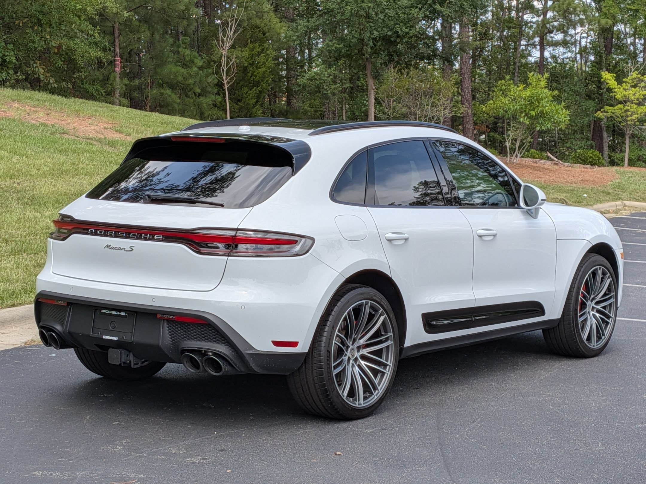 Certified 2025 Porsche Macan S AWD/4WD image 30