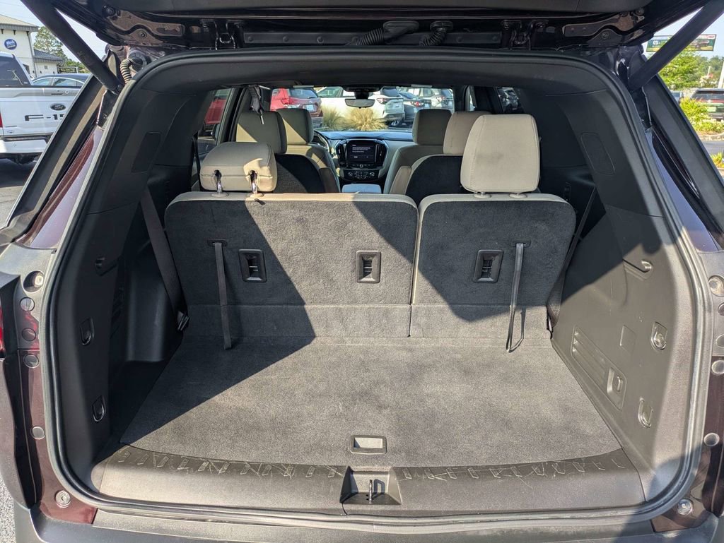 Used 2022 Chevrolet Traverse LT FWD image 14
