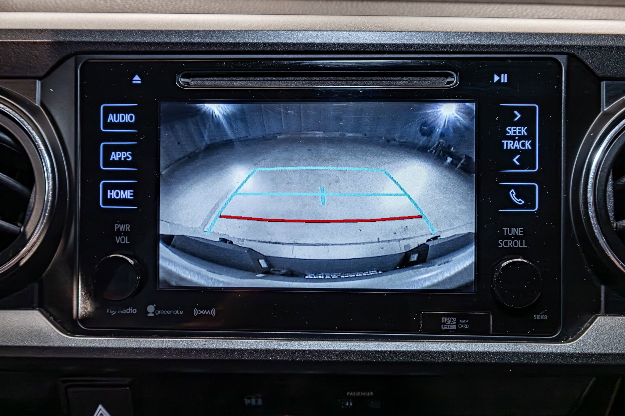 Used 2017 Toyota Tacoma TRD Sport w/ Tow Package (A/T) image 18