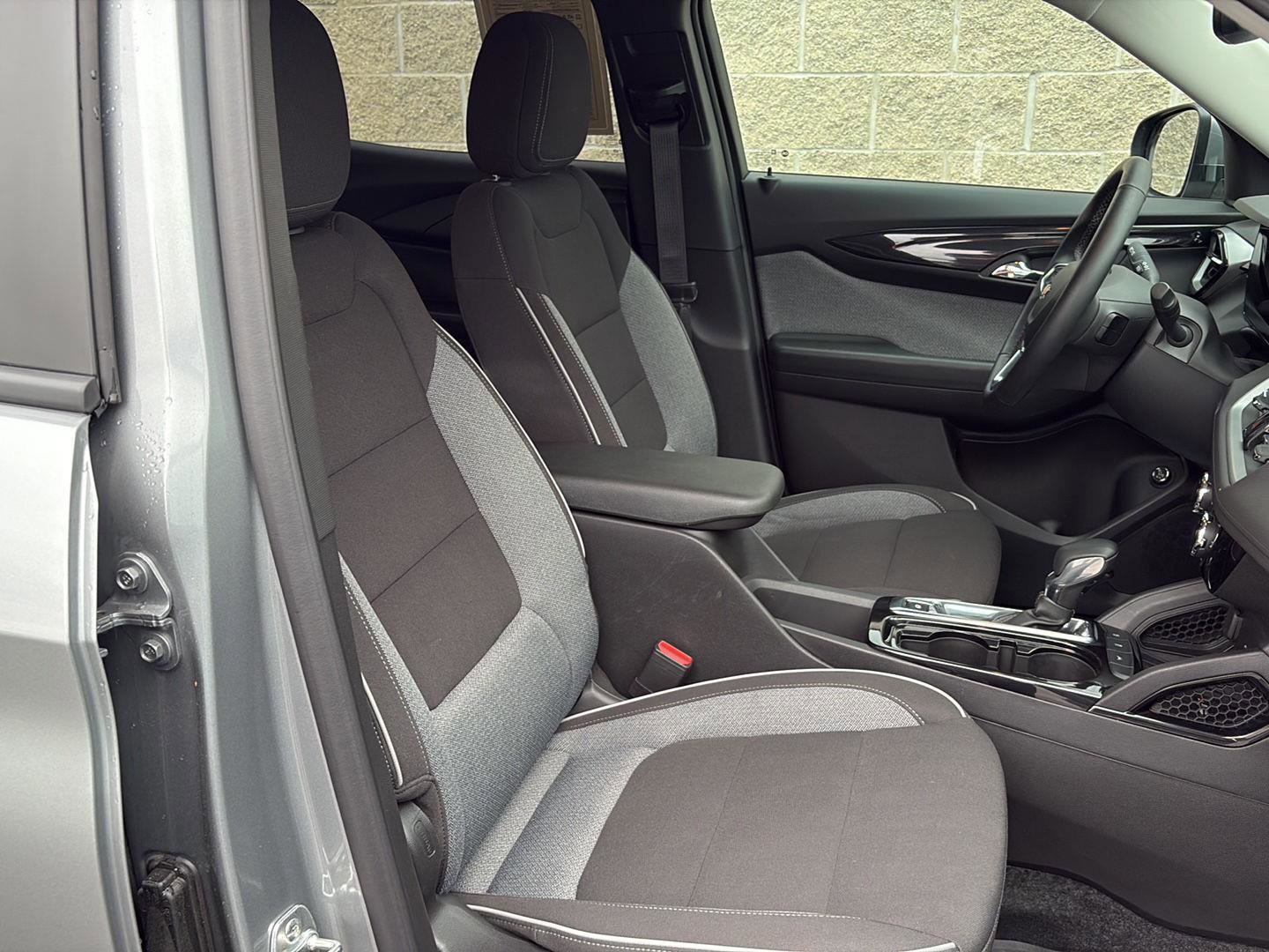 Used 2025 Chevrolet TrailBlazer LT w/ Convenience Package FWD image 23