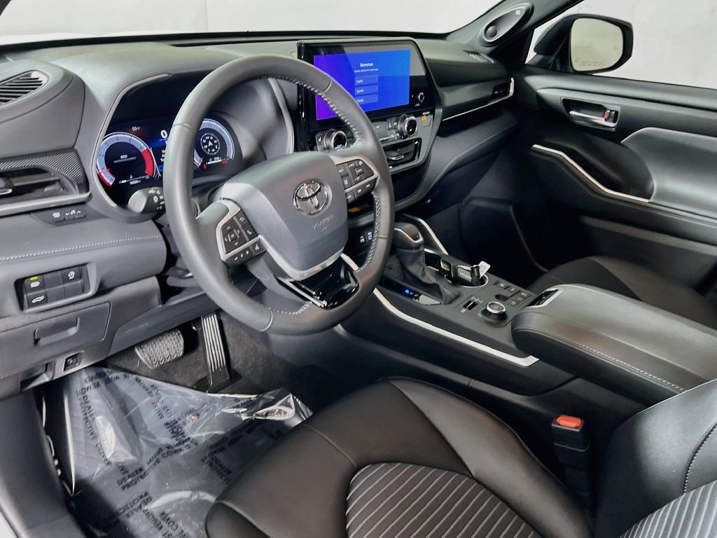 Certified 2026 Toyota Highlander XSE AWD/4WD image 9
