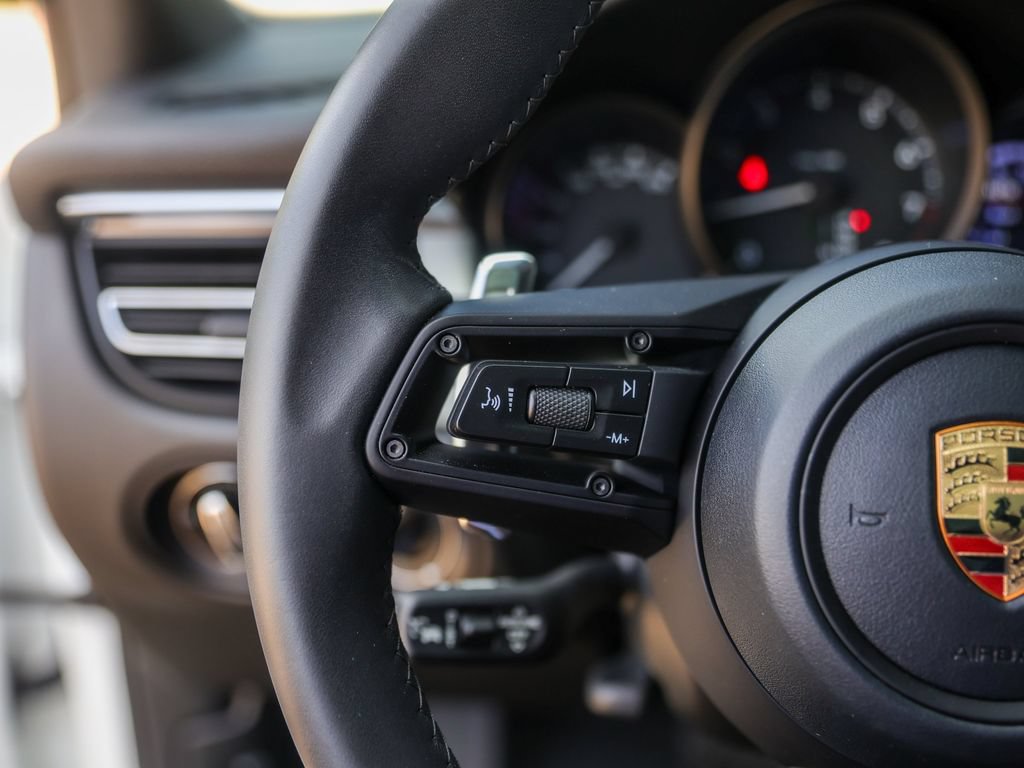 Certified 2026 Porsche Macan AWD/4WD image 21
