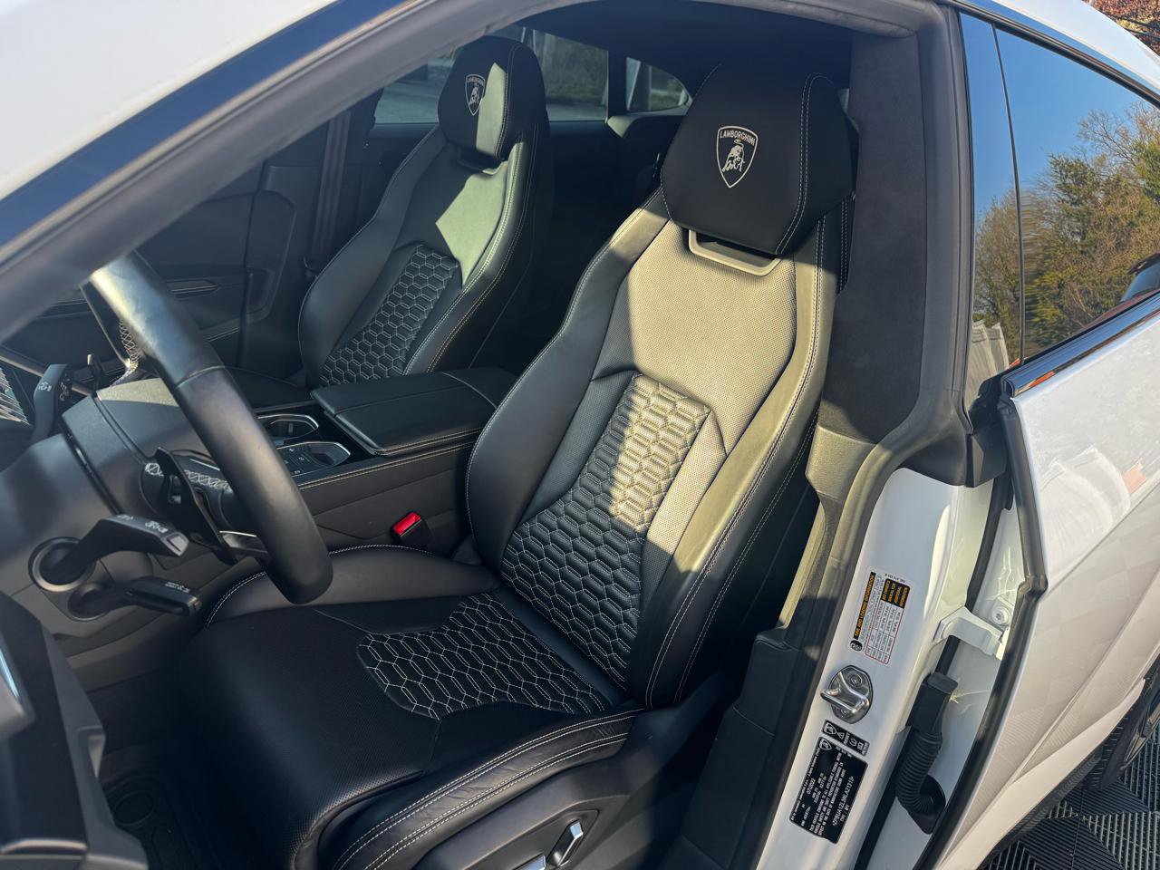 Used 2022 Lamborghini Urus image 19