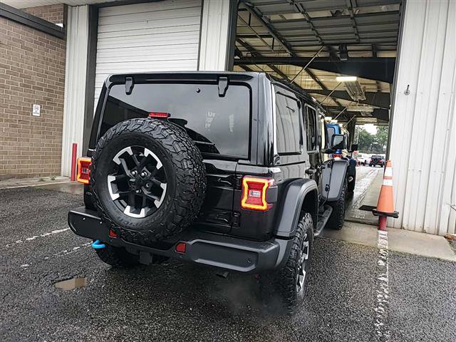 Used 2024 Jeep Wrangler Unlimited Rubicon 4xe w/ Technology Group AWD/4WD image 6