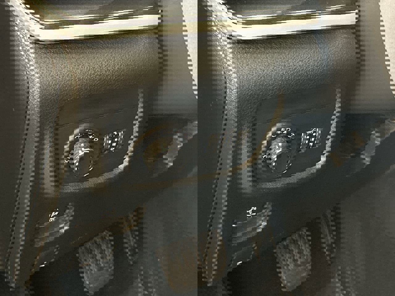 Used 2023 Jeep Grand Cherokee L Laredo image 12