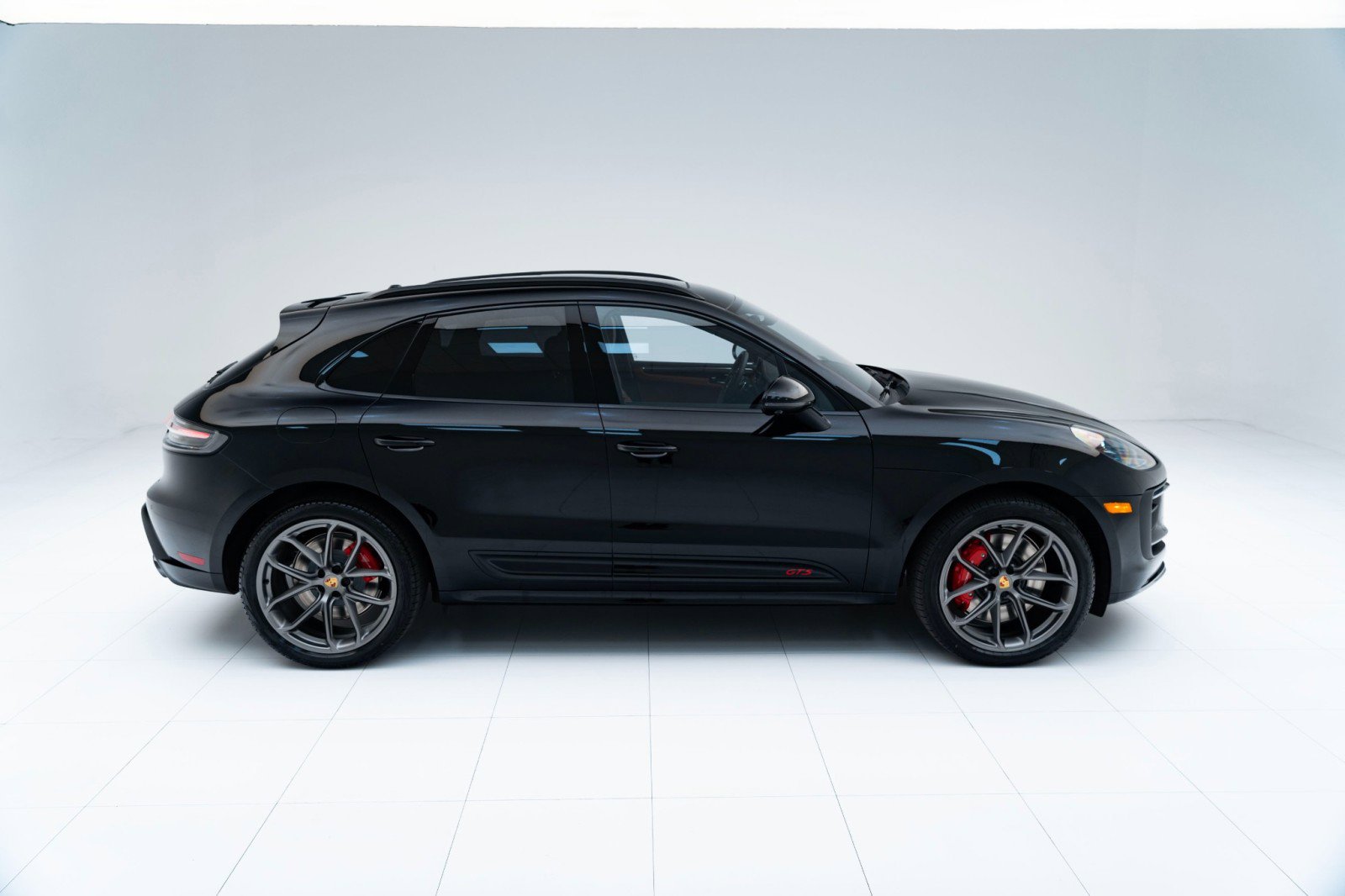 New 2026 Porsche Macan GTS image 8