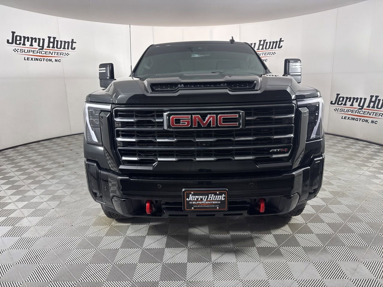 Used 2025 GMC Sierra 2500 AT4 image 2