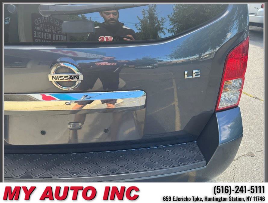 Used 2011 Nissan Pathfinder LE w/ Navigation Pkg AWD/4WD image 39