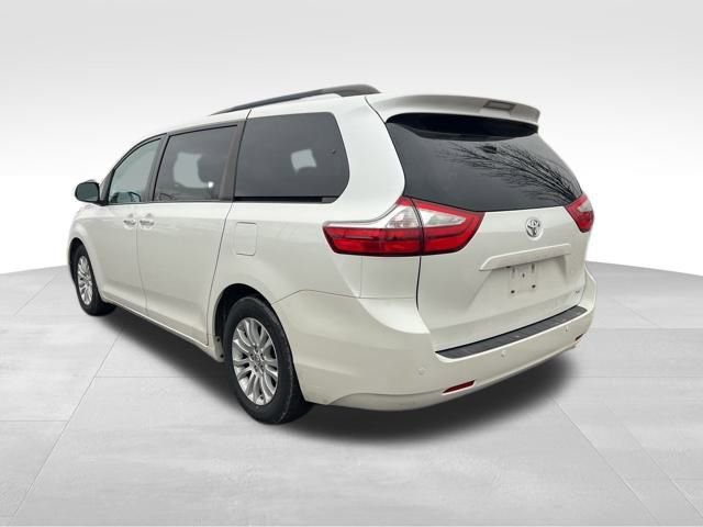Used 2016 Toyota Sienna XLE image 5