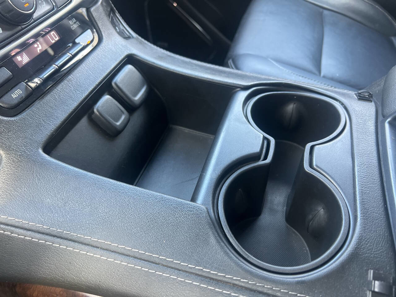 Used 2017 Chevrolet Suburban LT image 14