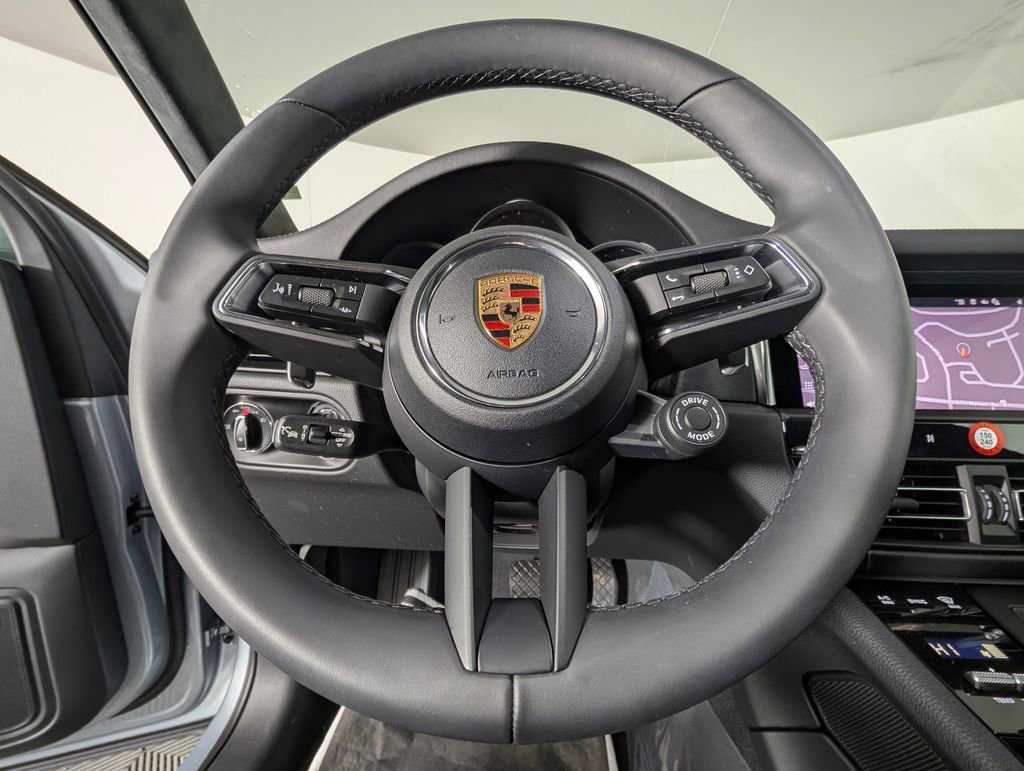 New 2026 Porsche Macan GTS image 36
