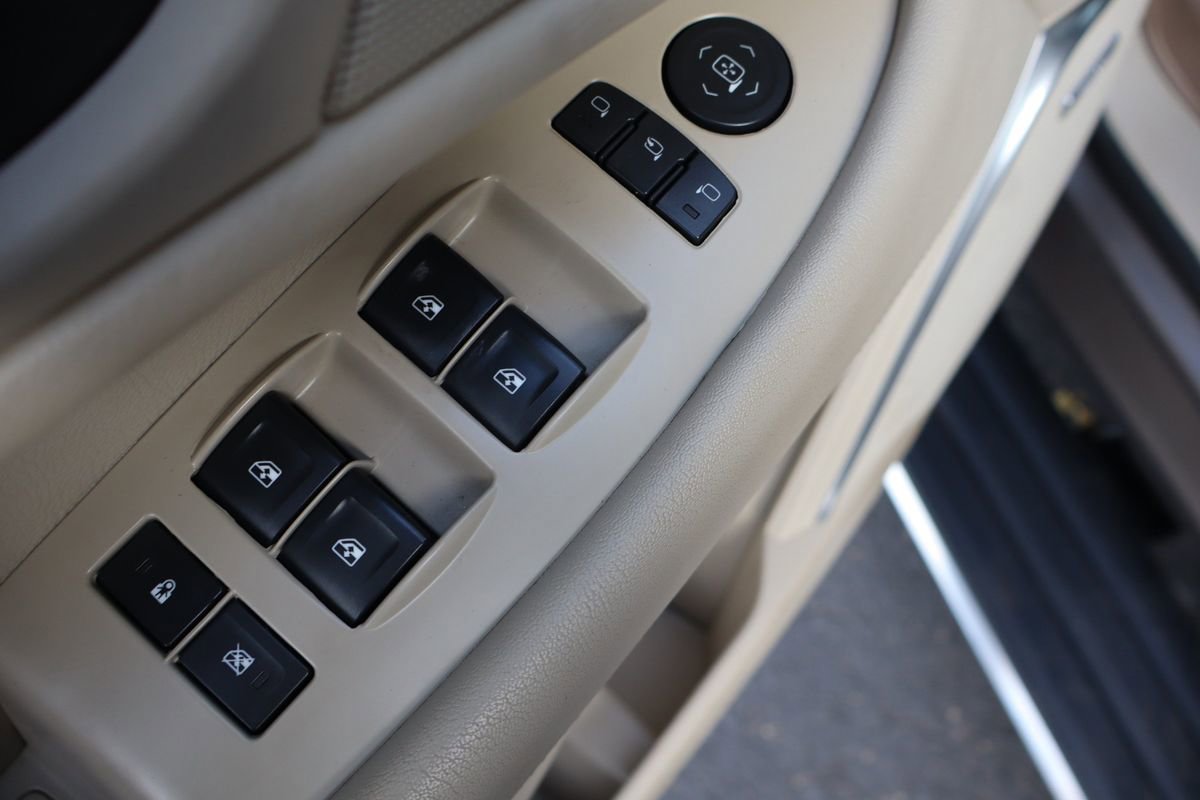 Used 2016 Cadillac Escalade ESV Premium image 29