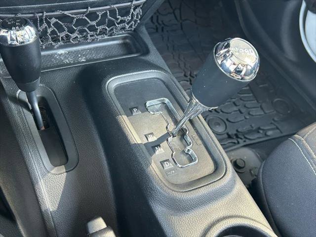 Certified 2017 Jeep Wrangler Unlimited Rubicon w/ Connectivity Group image 20