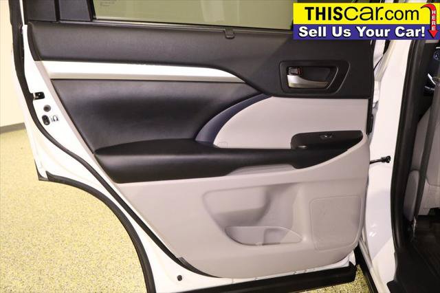 Used 2019 Toyota Highlander XLE FWD image 34