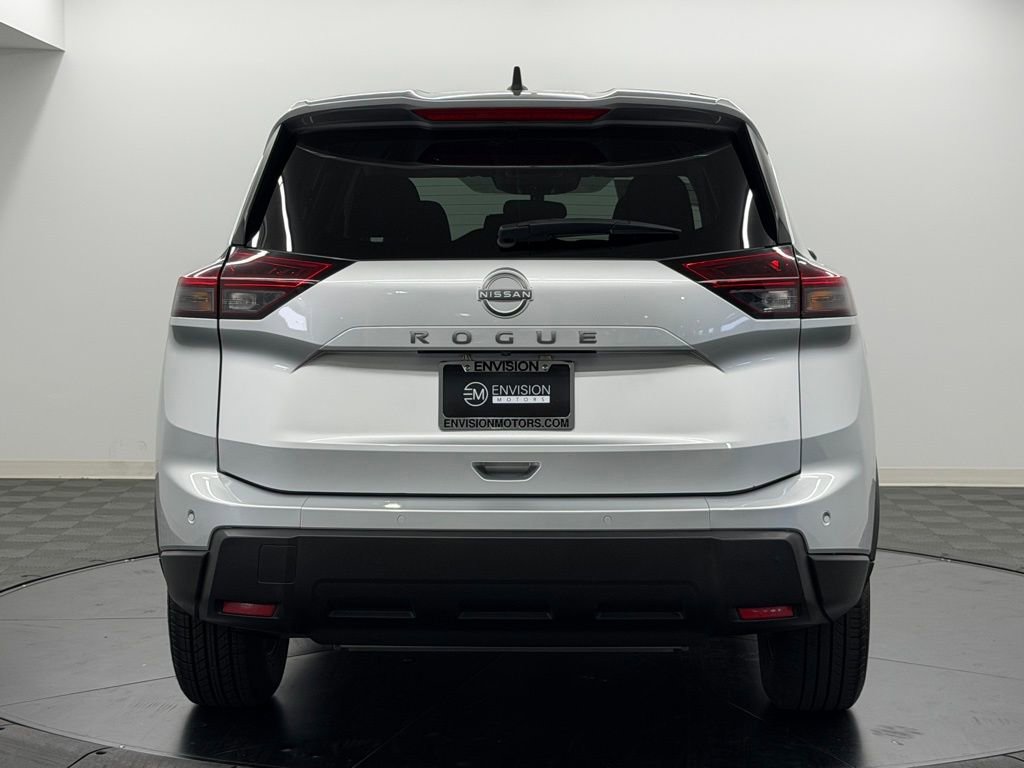 Used 2024 Nissan Rogue S FWD image 11