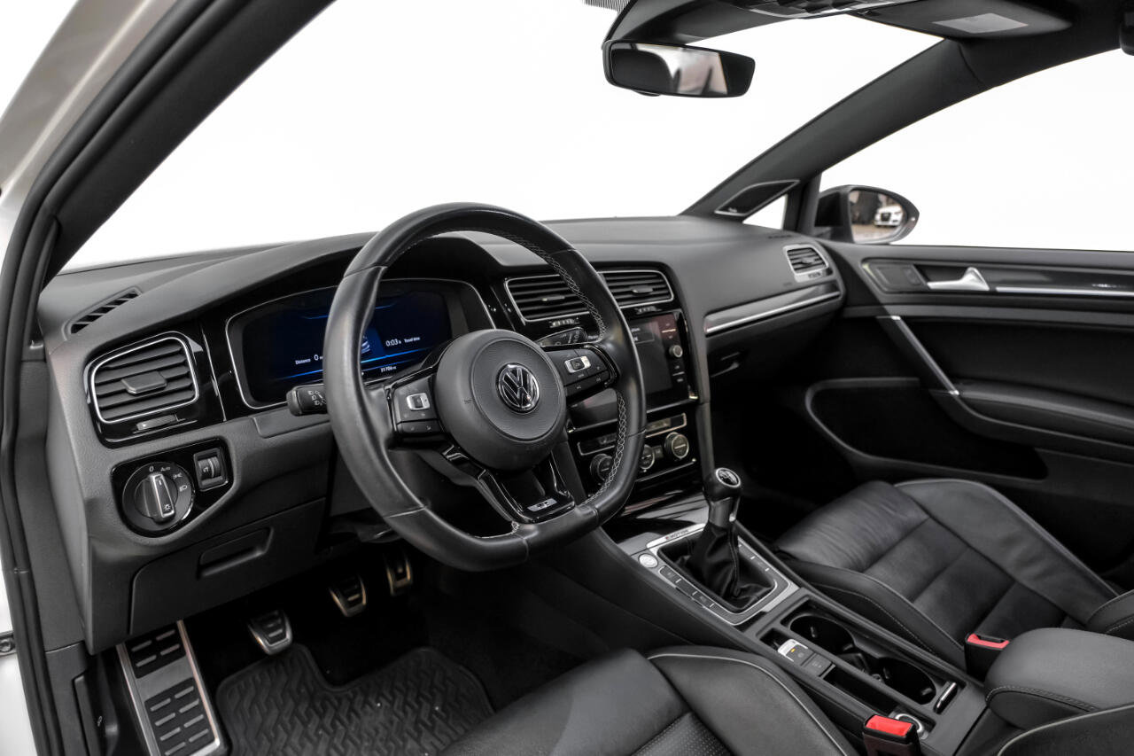 Used 2019 Volkswagen Golf R 4-Door image 3