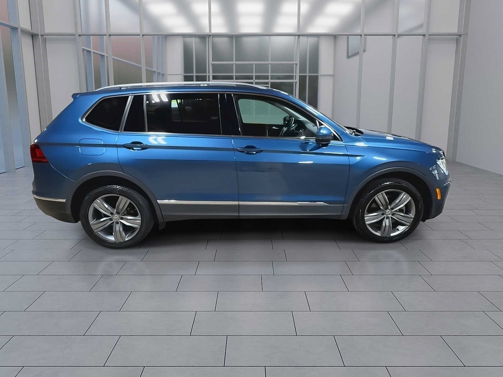 Used 2020 Volkswagen Tiguan SEL AWD/4WD image 9