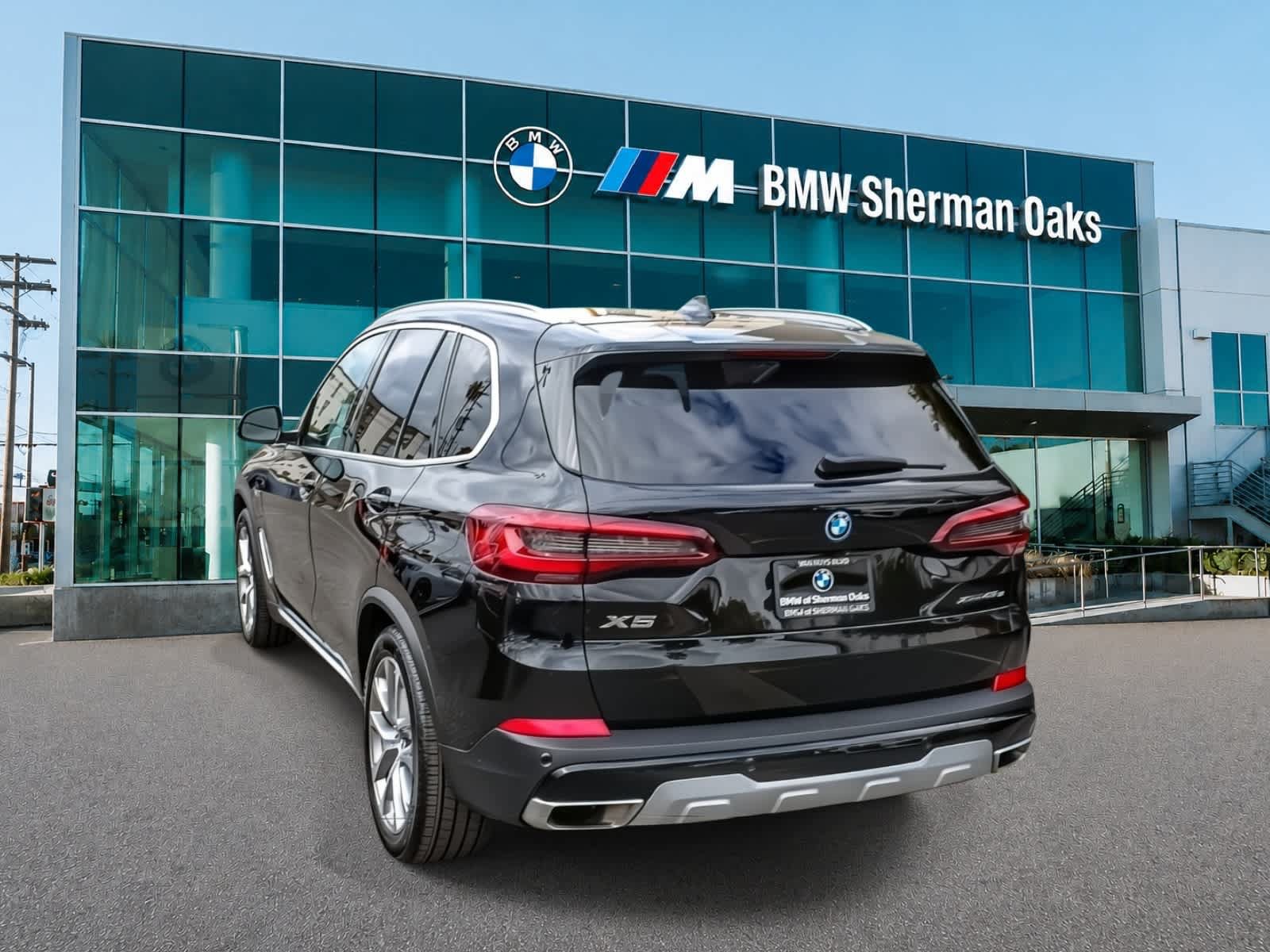 Used 2023 BMW X5 xDrive45e w/ Parking Assistance Package AWD/4WD image 6